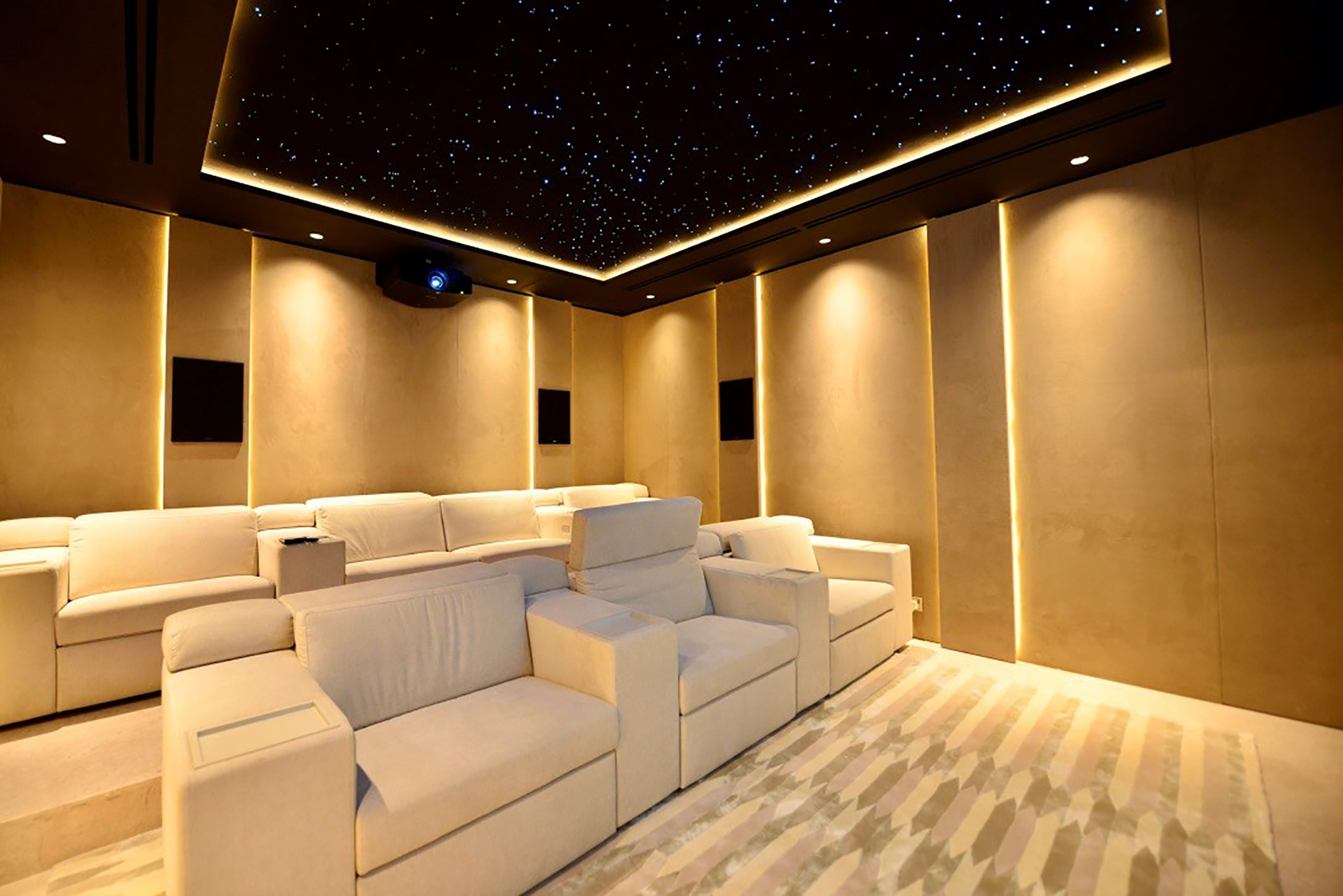 Axios Select Strip Lighting Dlux IP65 Strip Axios Select Strip Lighting Dlux IP65 Strip